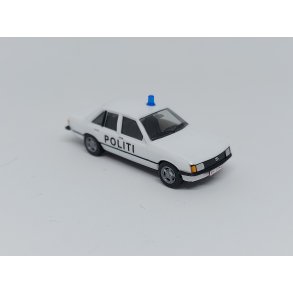 Politi patruljevogn Opel Rekord E i hvid udgave - rotorblink p taget