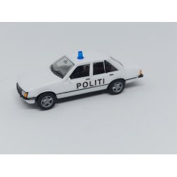 Politi patruljevogn Opel Rekord E i hvid udgave - rotorblink p taget