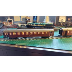 Montage af ESU lys i passagervogn